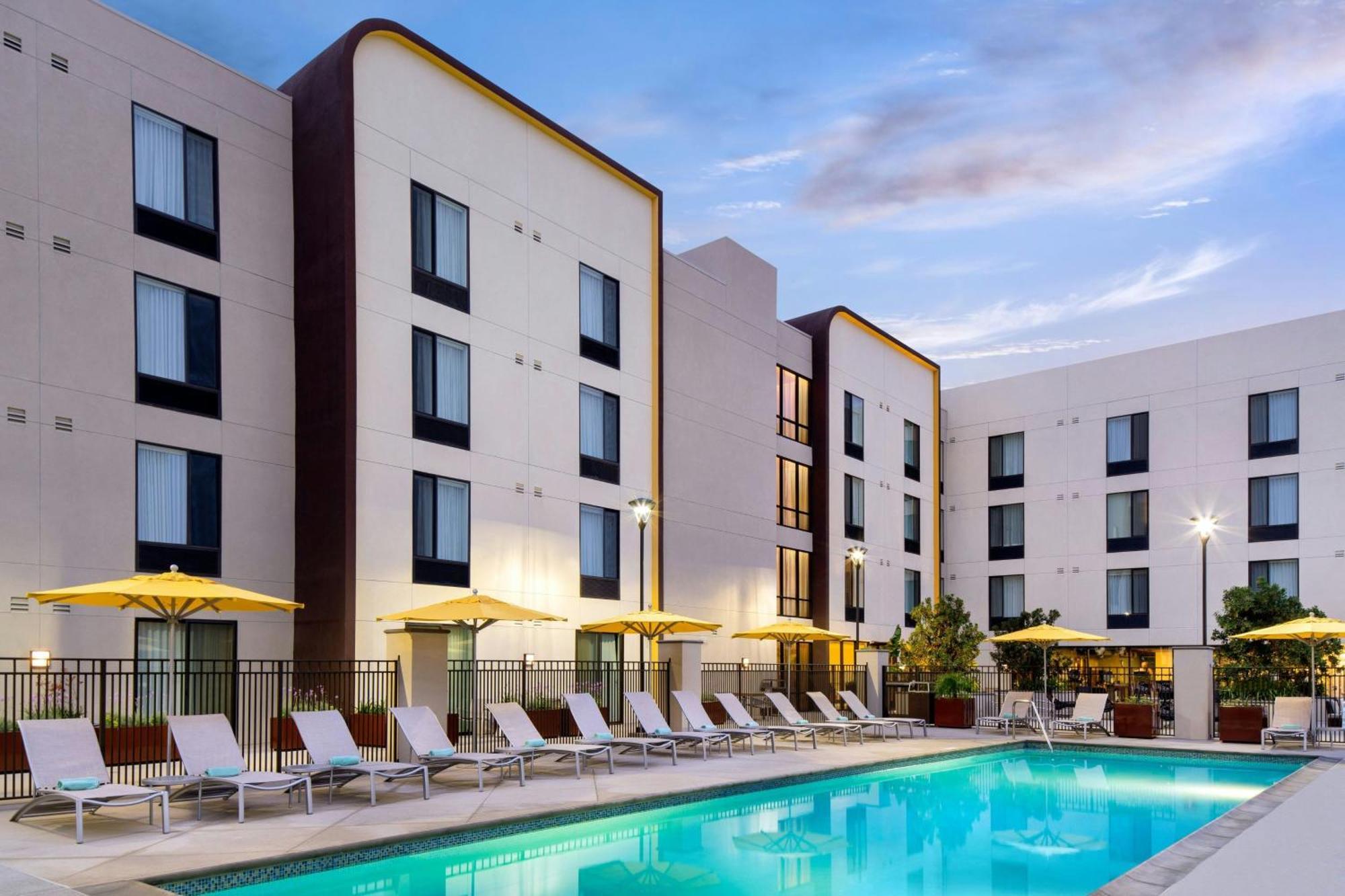 Springhill Suites By Marriott Los Angeles Burbank/Downtown מראה חיצוני תמונה